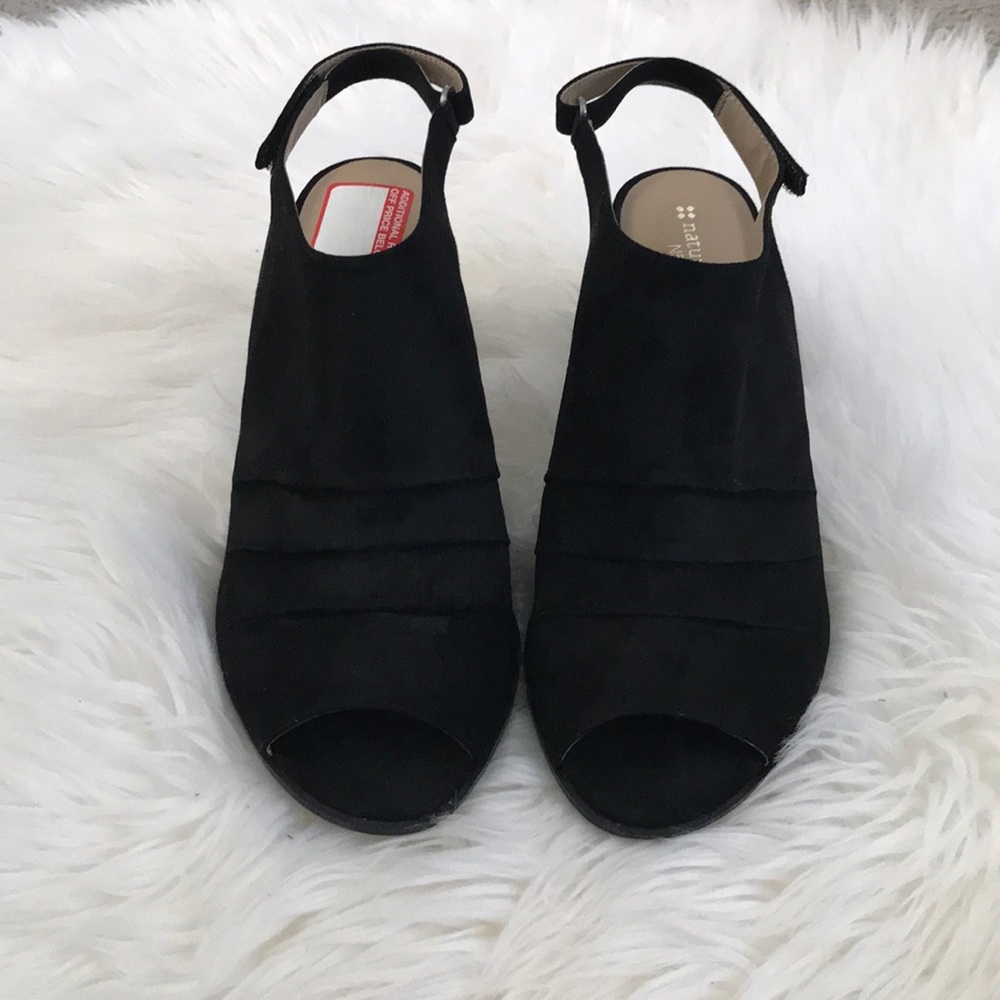 Naturalizer N5 comfort peep toe stacked heels